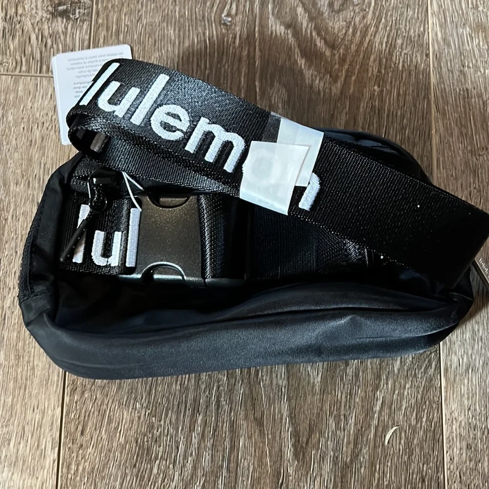 Last one! NWT Lululemon Black Everywhere Belt Bag! - Picture 3 of 12